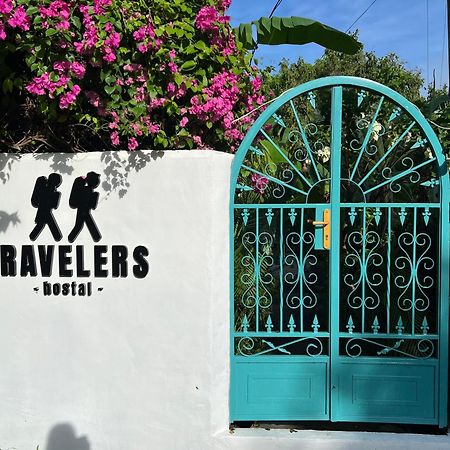 Hostal & Cafe Travelers Santiago Exterior photo