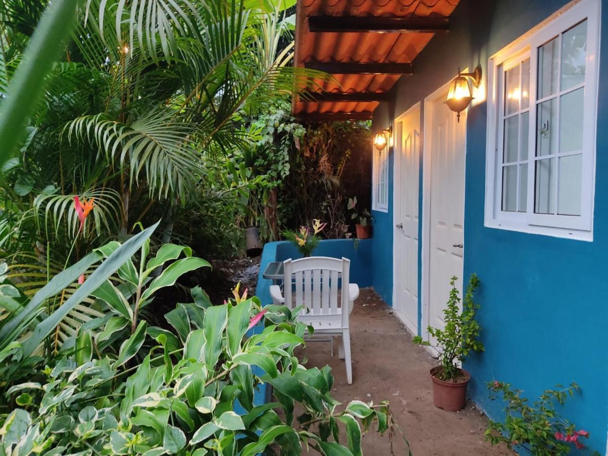 Hostal & Cafe Travelers Santiago Exterior photo
