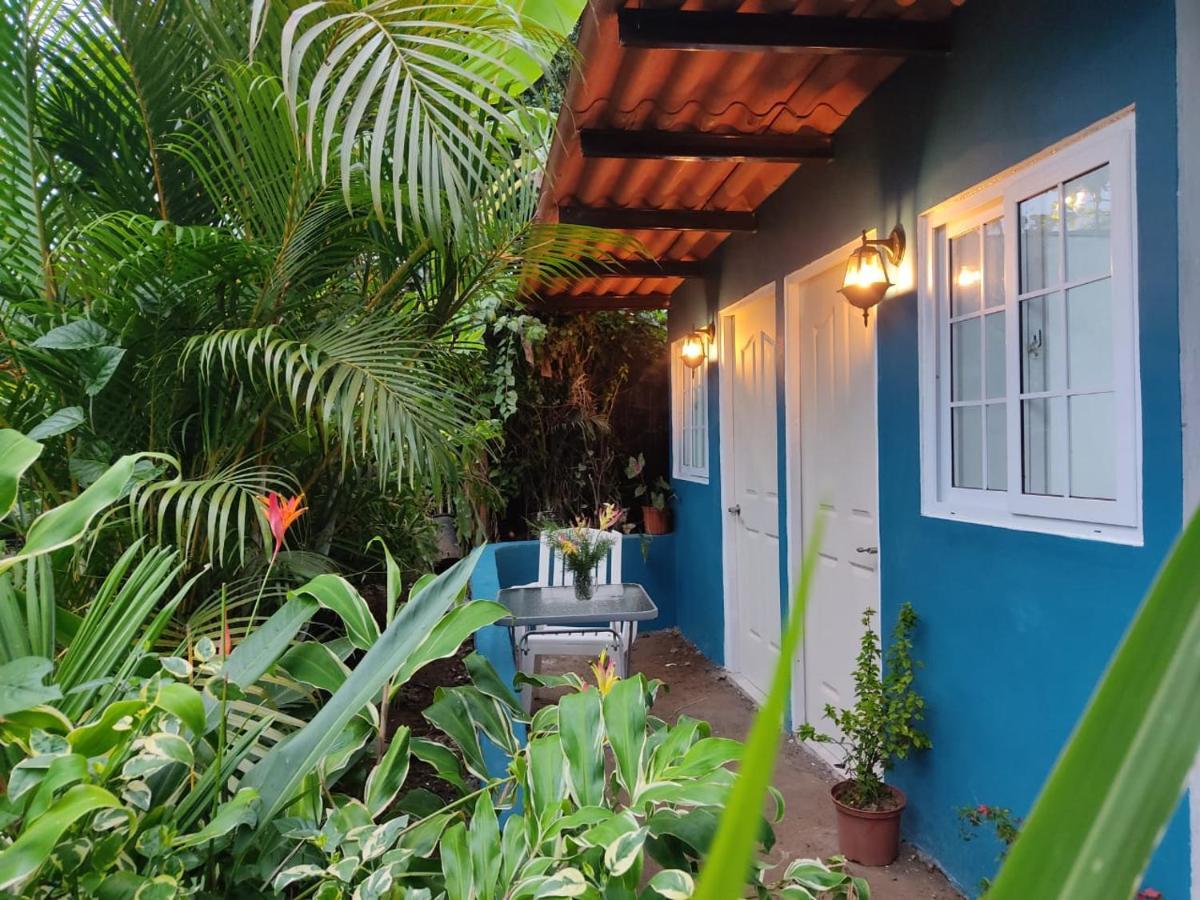 Hostal & Cafe Travelers Santiago Exterior photo